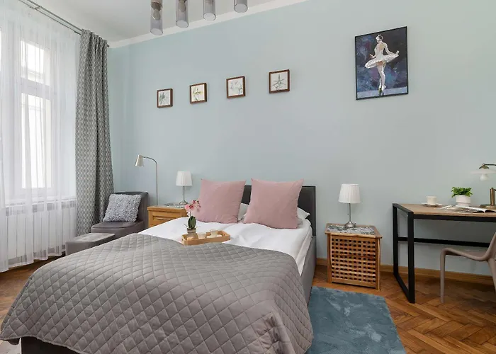 Charming Apartments With Desk In Downtown Cracow By Noclegi Renters