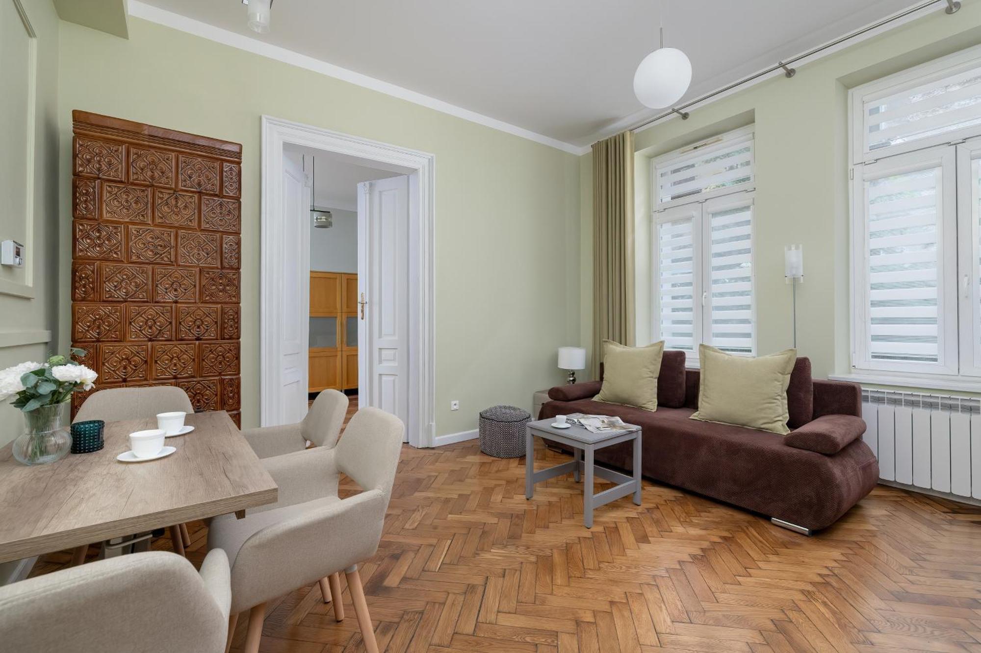 Charming With Desk In Downtown Cracow By Renters