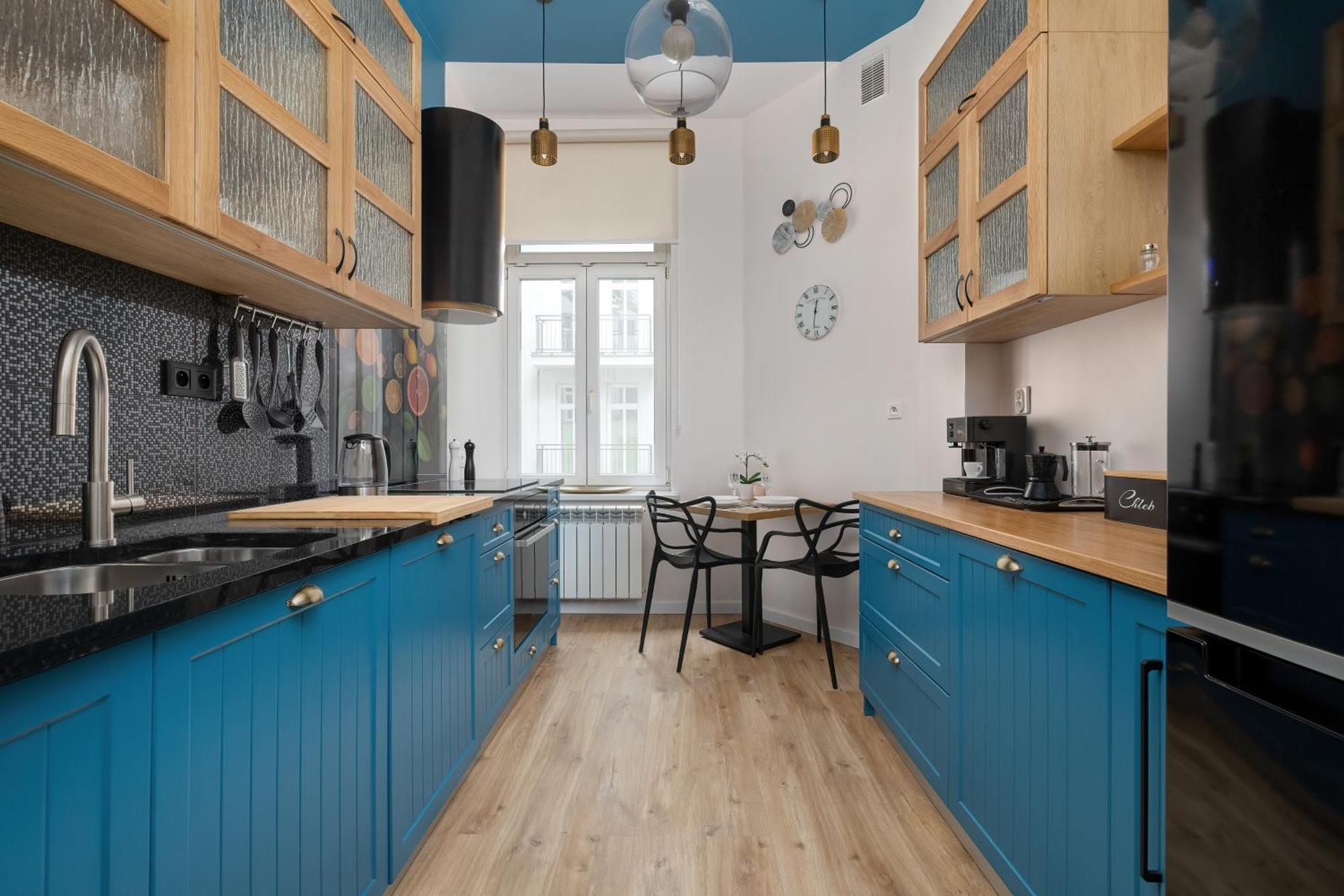 Charming With Desk In Downtown Cracow By Renters Apartment