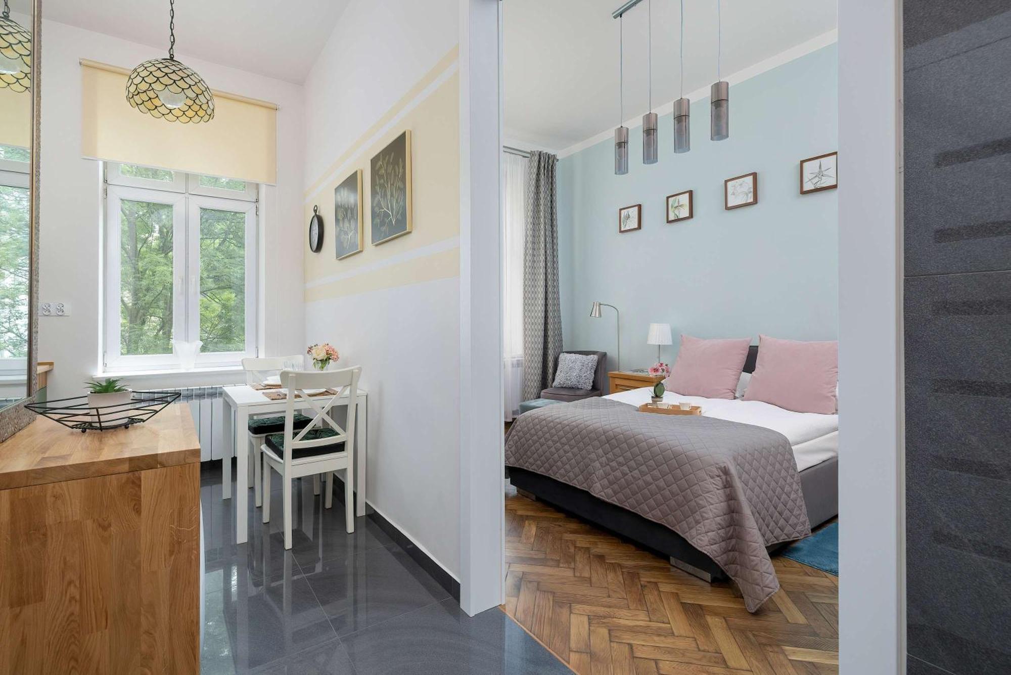 Charming With Desk In Downtown Cracow By Renters Krakau